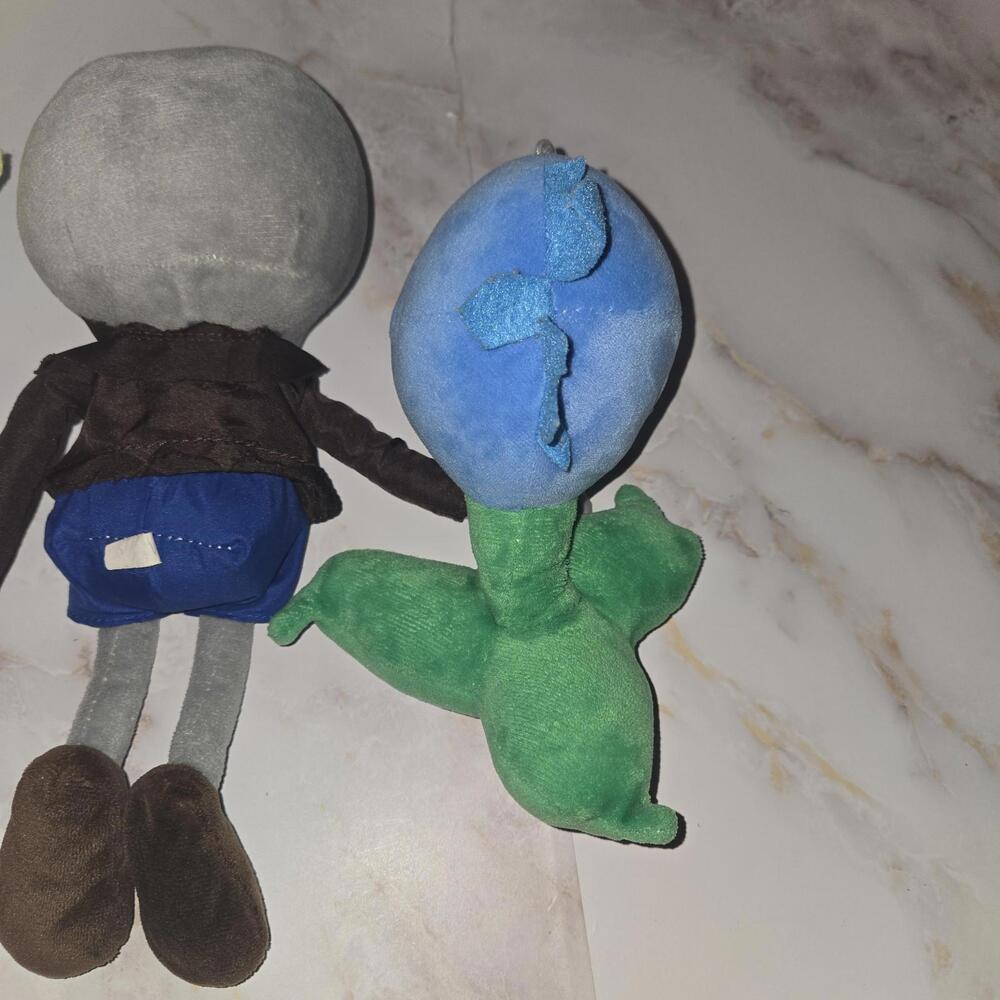 Plants vs Zombies PvZ Plush Plant Lot Of 4  Blue Snow Pea Pole Vaulting Pepper - Picture 11 of 11